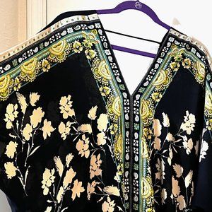 XL ROSE & OLIVE Black Top w/Cream Flowers V-Neck